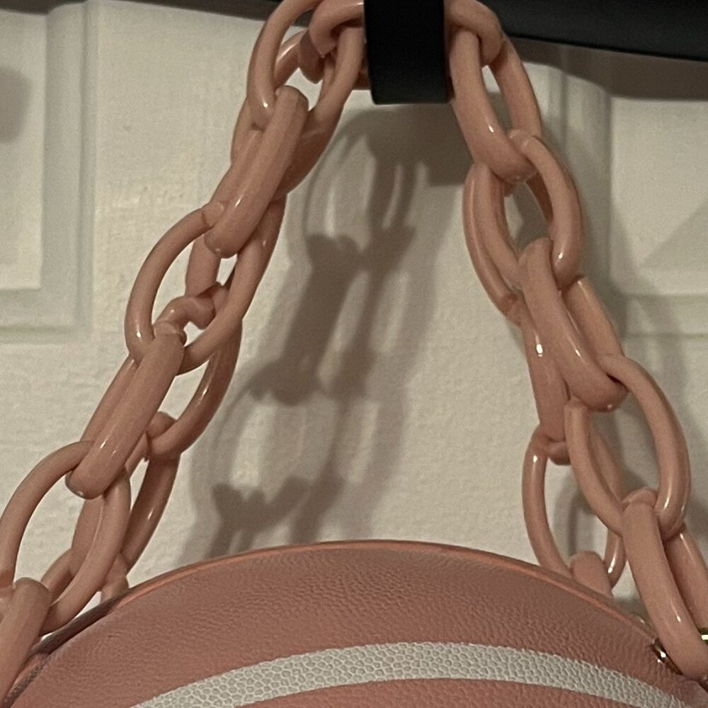Adorable pink round basketball purse - Picture 10 of 10
